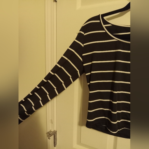 Shein top - Picture 2 of 2